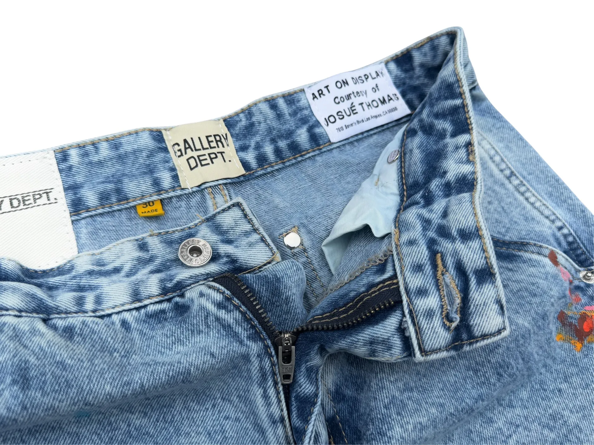 P250💰G94 GALLERY DEPT. Spliced ​​patches, ink-splashed denim bell-bottoms, washed distressed patchwork jeans, denim washing factory. During the process, the owner of the washing factory helped introduce a boss who once worked at Levi's OEM factory and then started his own business. This also paved the way for the following styles. Therefore, Levi's remodeled single product for the base plate is really familiar. Whether it is the fabrics supplied or the lathes used in production, there is nothing to choose from. -Color: blue -Number of codes: 28 30 32 34 36